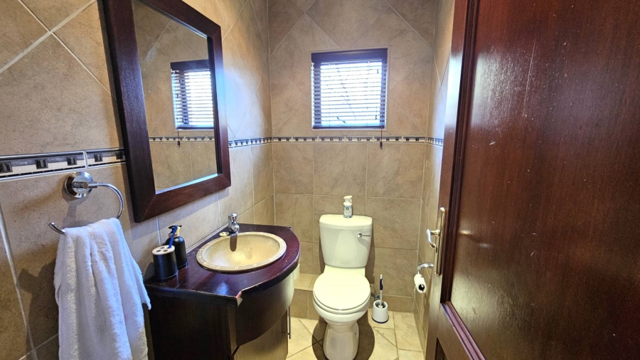 5 Bedroom Property for Sale in Birdwood Estate North West